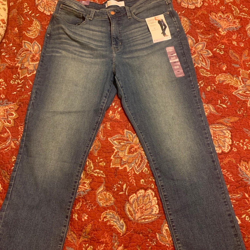 Levi’s stretch medium rise curvy jeans